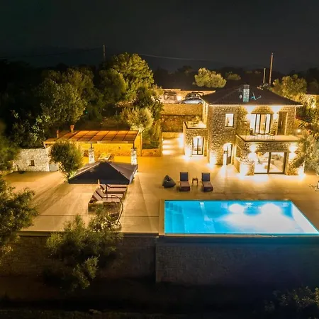 Chriselia - 3 Bedrooms With Sea Access Вилла *