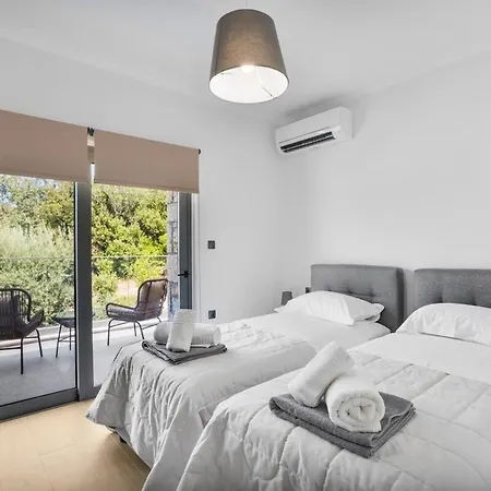 Chriselia - 3 Bedrooms With Sea Access *