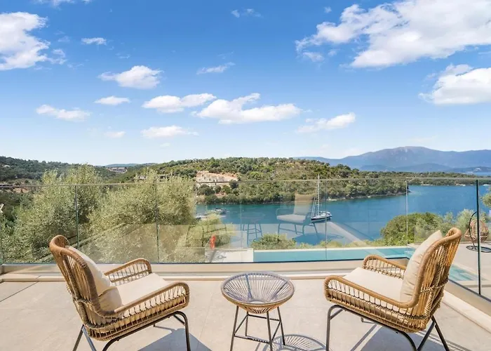 Villa Chriselia - 3 Bedrooms With Sea Access