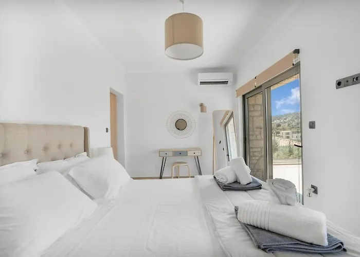 Chriselia - 3 Bedrooms With Sea Access