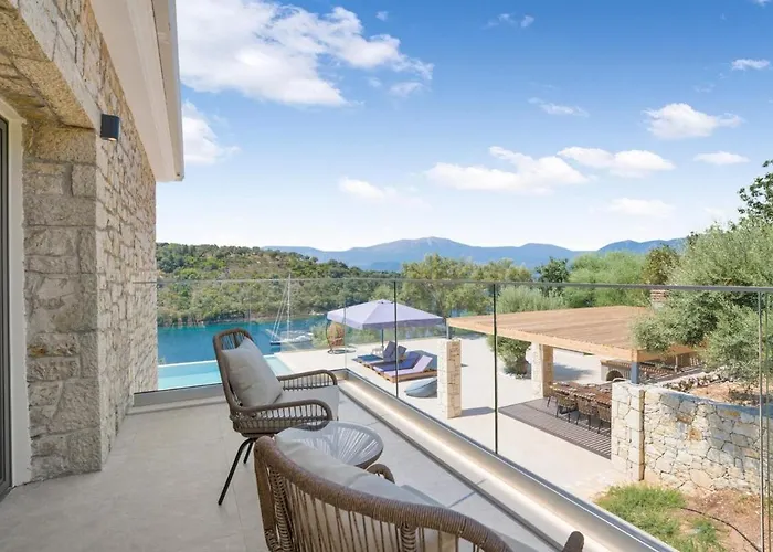 Chriselia - 3 Bedrooms With Sea Access *